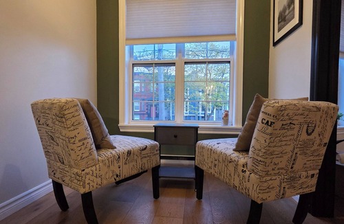 Saint John House | Uptown Prime Location 3 beds 2.5 bath backyard