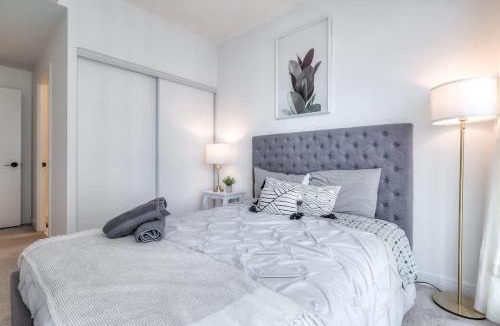 CityPlace House | Urban Down Town 2BR plus Den Condo with Parking