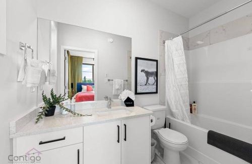 Jasper Place House | Urban Jungle Getaway, AirCon, 10min to DT & WEM!