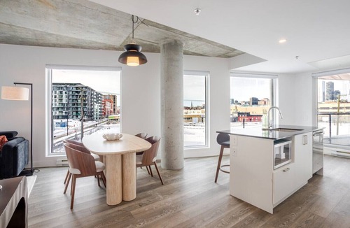 Griffintown Apartment | Urban Living in Griffintown | Free Parking