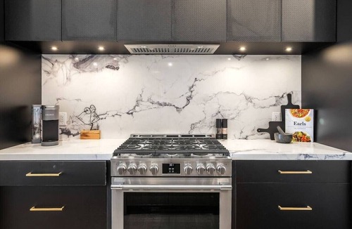 Killarney House | Urban Luxury 2 Bed | Garage | Min to DT