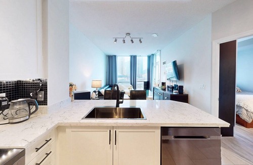 Downtown Mississauga Condo | Urban Oasis: 1BR City Centre/Parking Included