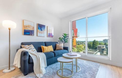 Downtown Eastside Apartment | Urban Retreat City View and Parking 6min to DT