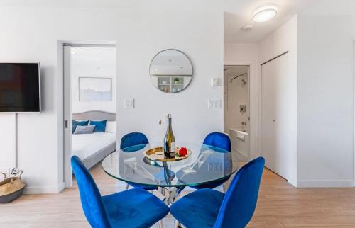 Downtown Eastside Apartment | Urban Retreat City View and Parking 6min to DT