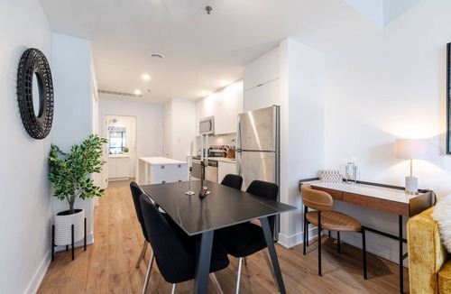 Quartier des Spectacles Apartment | Urban Retreat | Free Parking + Gym