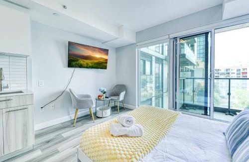 Garden District Apartment | Urban Serenity Studio Suite - Downtown