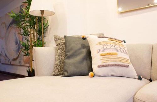 Ionview House | Urban Social Retreat - Game Room, Gym, TTC