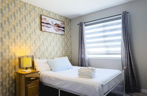 Northeast Edmonton House | Vacation rental home -1min to highway
