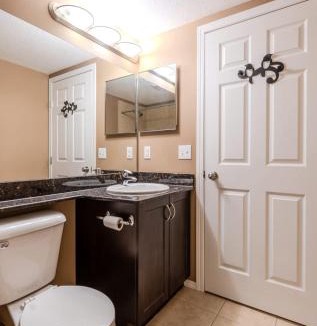 East Kootenay Apartment | Valley View Haven - BBQ Hot Tub Pool Gym