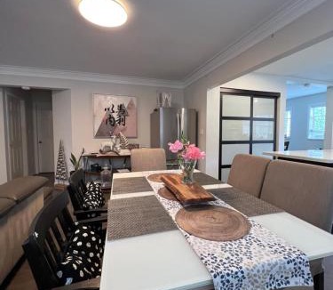 Richmond House | Vancouver airport 7mins away Peace room