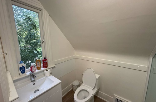 Kerrisdale House | Vancouver Homestay in Beautiful Kerrisdale Neighbourhood