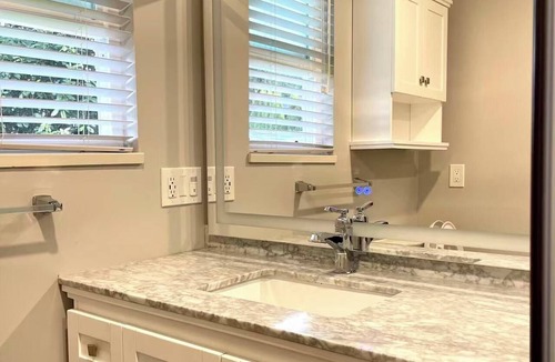 Delta Bed & Breakfast | Vancouver in Style - Newly listed renovated home in Delta's Sunshine Hills