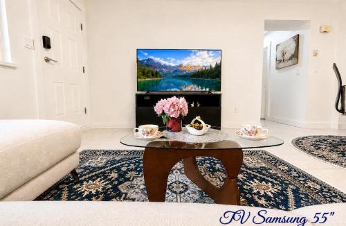 Sunset Apartment | Vancouver Nest Cozy Private 2BR Retreat and Extra Room - Sleeps 6