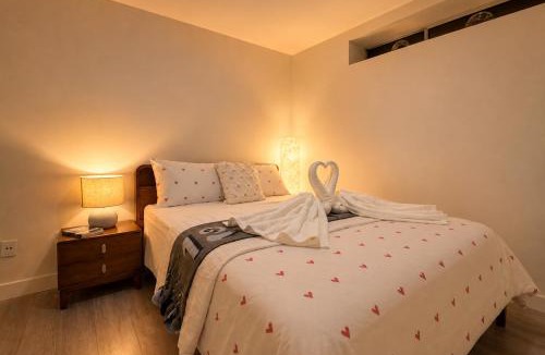 Sunset Apartment | Vancouver Nest Cozy Private 2BR Retreat and Extra Room - Sleeps 6