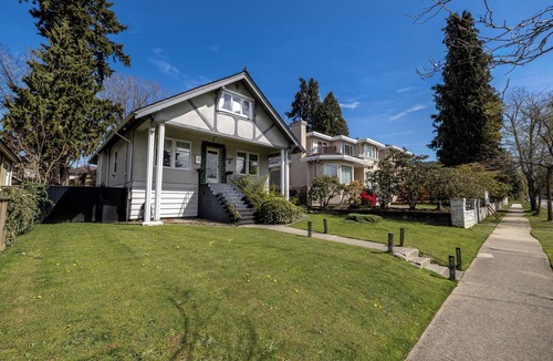 Oakridge House | Vancouver Suite in Marpole area of Vancouver, BC