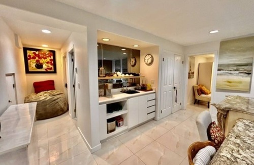 Fraserview Apartment | Vancouver Vacation Home Near Parks, Downtown, Metrotown & Major Attractions