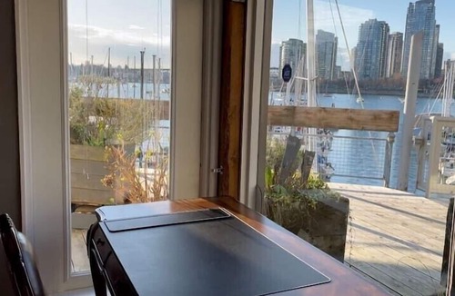 Fairview House | Vancouver Waterfront 1480SF 2BR Townhome with Deck