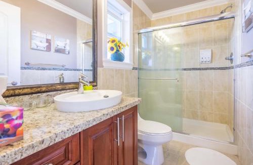 Coquitlam House | Vancouver Yuelai Guesthouse
