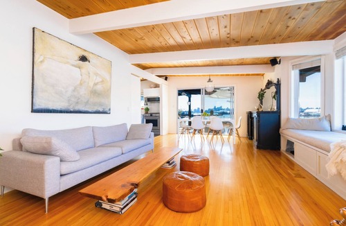 Lower Lonsdale Boat Rental | Vancouvers Largest Float Home Ocean & City Views
