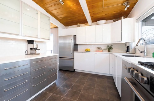 Lower Lonsdale Boat Rental | Vancouvers Largest Float Home Ocean & City Views