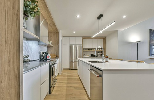 Mont-Tremblant Condo | Verbier Islande | 5 Bedrooms | Ski Mountain View | Shuttle/Spa & Pool Access | Covered Parking