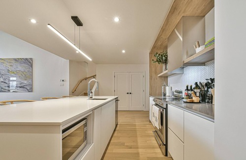 Mont-Tremblant Condo | Verbier Islande | 5 Bedrooms | Ski Mountain View | Shuttle/Spa & Pool Access | Covered Parking