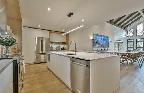 Mont-Tremblant Condo | Verbier Skye | 5 Bedrooms | Ski Mountain View | Shuttle + Covered Parking + Spa & Pool Access