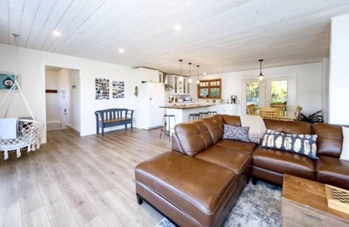Vernon House | VERNON,BEAUTIFUL LAKE VIEWS 3Bdrm,11/2Bath, Sleeps 8, 200 steps to Okanogan Lake