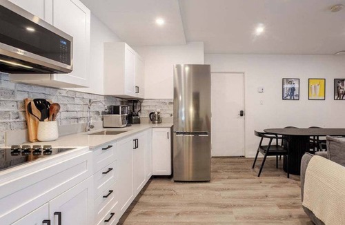 Latin Quarter House | Vibrant Cityscape Stay –Stylish 1BR in Central MTL