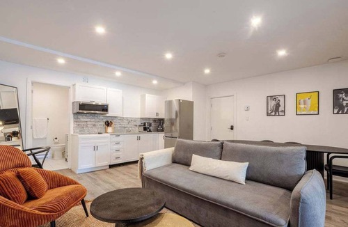Latin Quarter House | Vibrant Cityscape Stay –Stylish 1BR in Central MTL