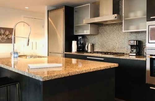 Fairfield Apartment | Victoria Classic Suite 2 BD/2BA+Den