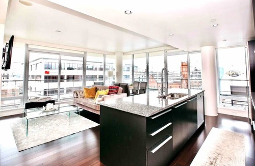 Downtown Victoria Apartment | VICTORIA'S BEST LOCATION 2 BEDROOM LUXE CONDO