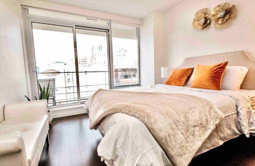 Downtown Victoria Apartment | VICTORIA'S BEST LOCATION 2 BEDROOM LUXE CONDO