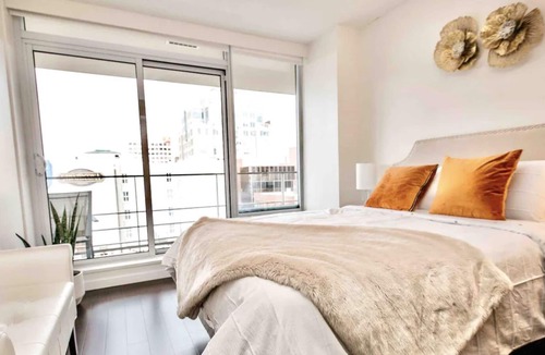 James Bay House | VICTORIA'S BEST LOCATION 2 BEDROOM LUXE CONDO