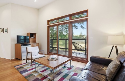 Ucluelet Apartment | Views of Spring Cove! Rainforest Loft | Hyphocus Inn