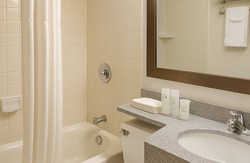 Point Edward Hotel | Village Inn & Suites Sarnia (Full Service Hotel) Q-P