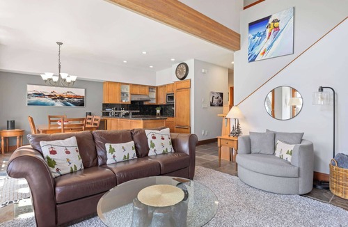 Village North Condo | Village North townhouse w/hot tub