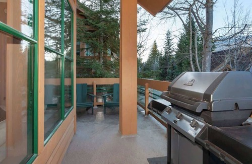 Whistler Village Condo | Village townhouse near bike park w/hot tub