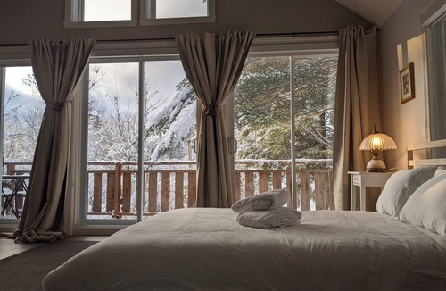 Potton Cabin | Vintage cottage in the heart of the forest for autumn cocooning
