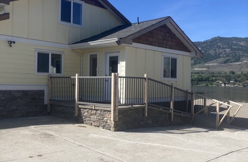 Osoyoos Cottage | Vintners Creek Cottage on Osoyoos Lake