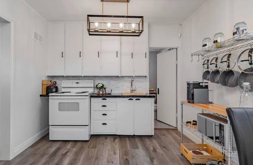 Saskatoon House | VIP YXE - Suite Spot off Broadway