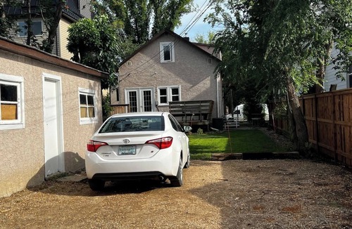 Saskatoon Downtown House | VIP YXE - University | Character Basement Suite