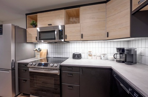 Saskatoon Downtown House | VIP YXE - Varsity View | Two bedroom Suite Near RUH