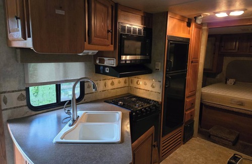 Roberts Creek House | VISIT THE FARM LIFE REST AND RELAX