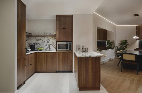 Downtown Montreal Hotel | Vogue Hotel Montreal Downtown, Curio Collection by Hilton