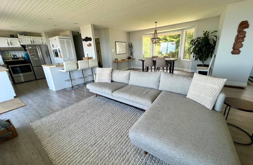 Campbell River House | Walk-On Oceanfront Home Steps From Stories Beach