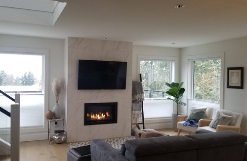 North Saanich House | Walk to beach, winery, farm markets... Modern executive house w/yard