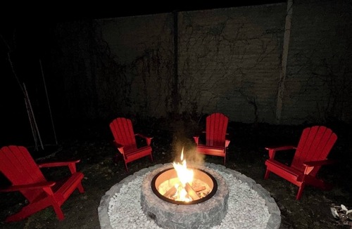 Niagara Falls House | Walk to Convention Centre, Restaurants, Falls! 3BR