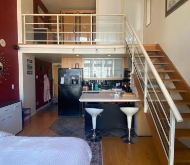 Downtown Vancouver Hotel | walkable to MAJOR INTERNATIONAL SPORTING EVENT-BC place of vancouver downtown best suite