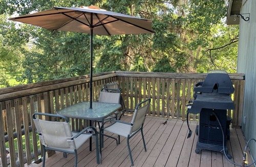 Sylvan Lake Cottage | Walking distance to the Lake - Family Friendly - Dual Suite Cottage